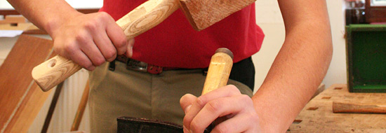 Darstellung von einer Person beim Werken