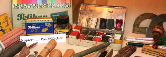 Darstellung von verschiedenen  Malutensilien