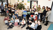 Lidl-Mitarbeitende erfüllen Grundschüler/innen Weihnachtswünsche 