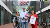 City-Center Langenhagen übergibt Schüttelpuppe an Birkenhof Bildungszentrum 